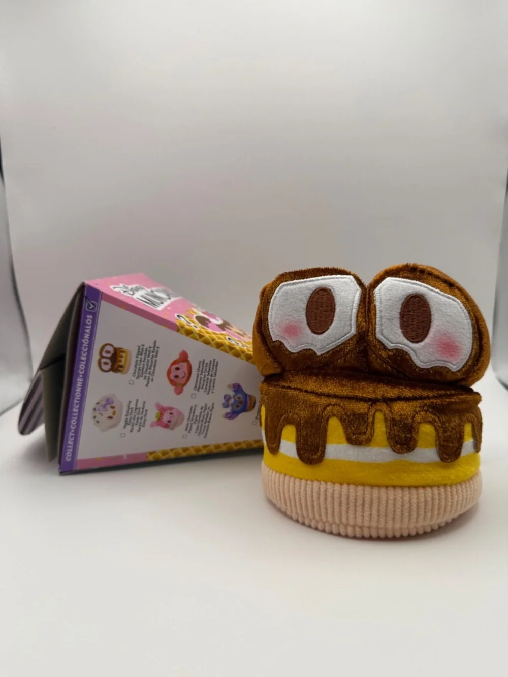 Disney Munchlings Single Serve Series 1 WALL-E Chocolate Dipped Sponge Cake